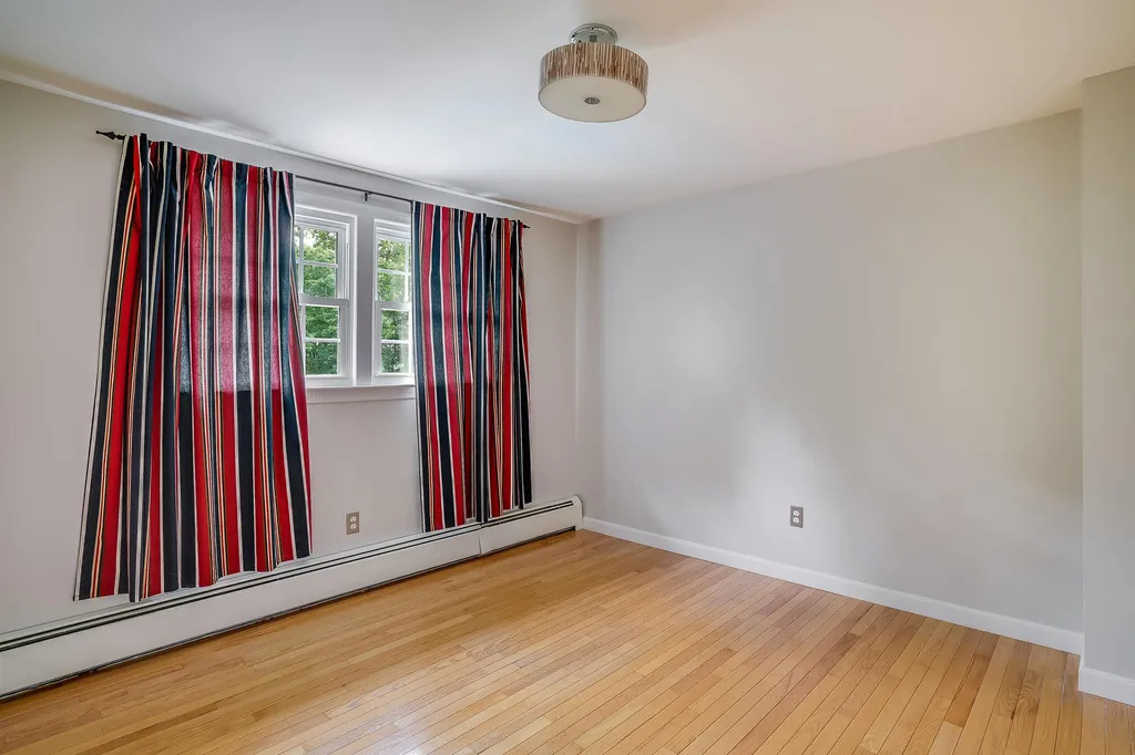 17 Thoreau Drive Nashua NH 03062-2452