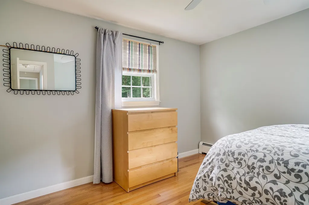 17 Thoreau Drive Nashua NH 03062-2452
