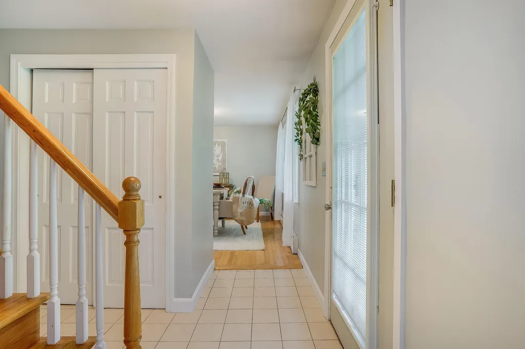 17 Thoreau Drive Nashua NH 03062-2452