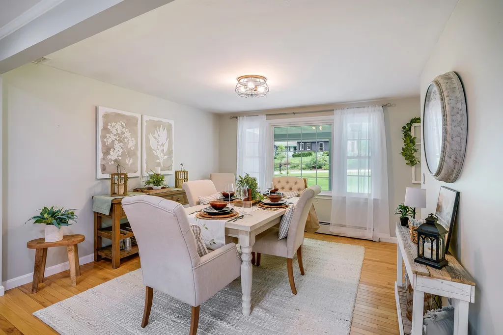 17 Thoreau Drive Nashua NH 03062-2452