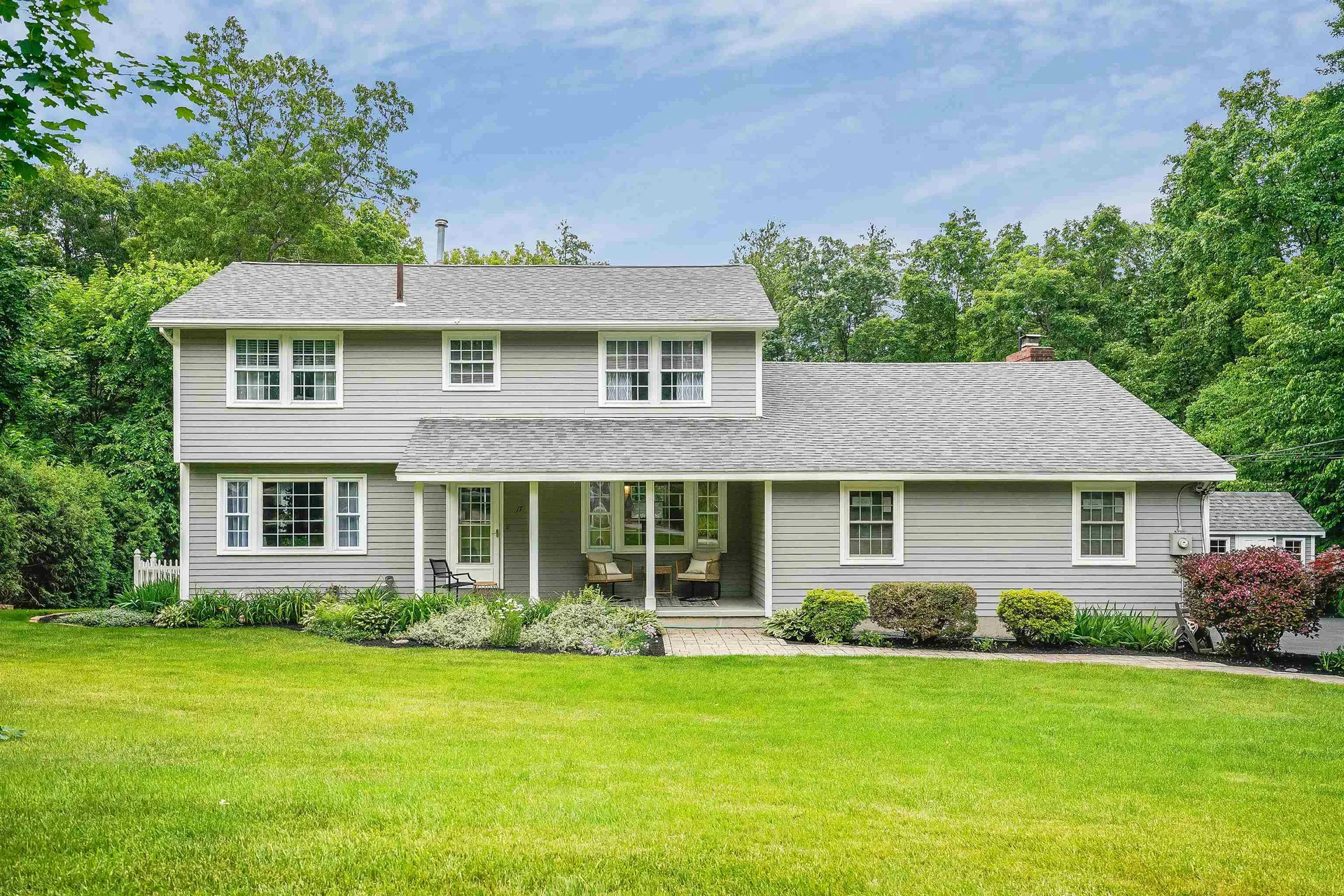 17 Thoreau Drive Nashua NH 03062-2452