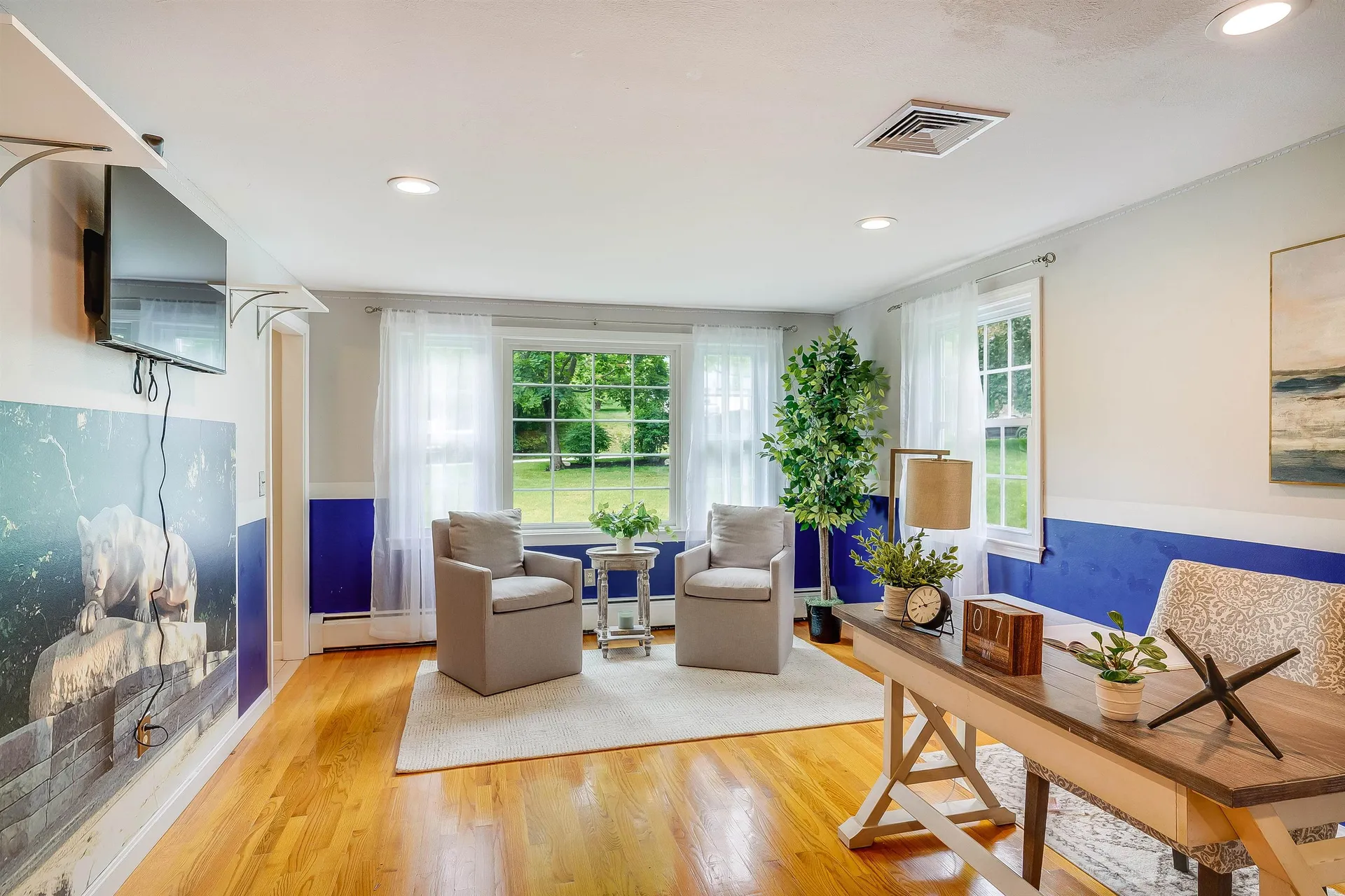 17 Thoreau Drive Nashua NH 03062-2452