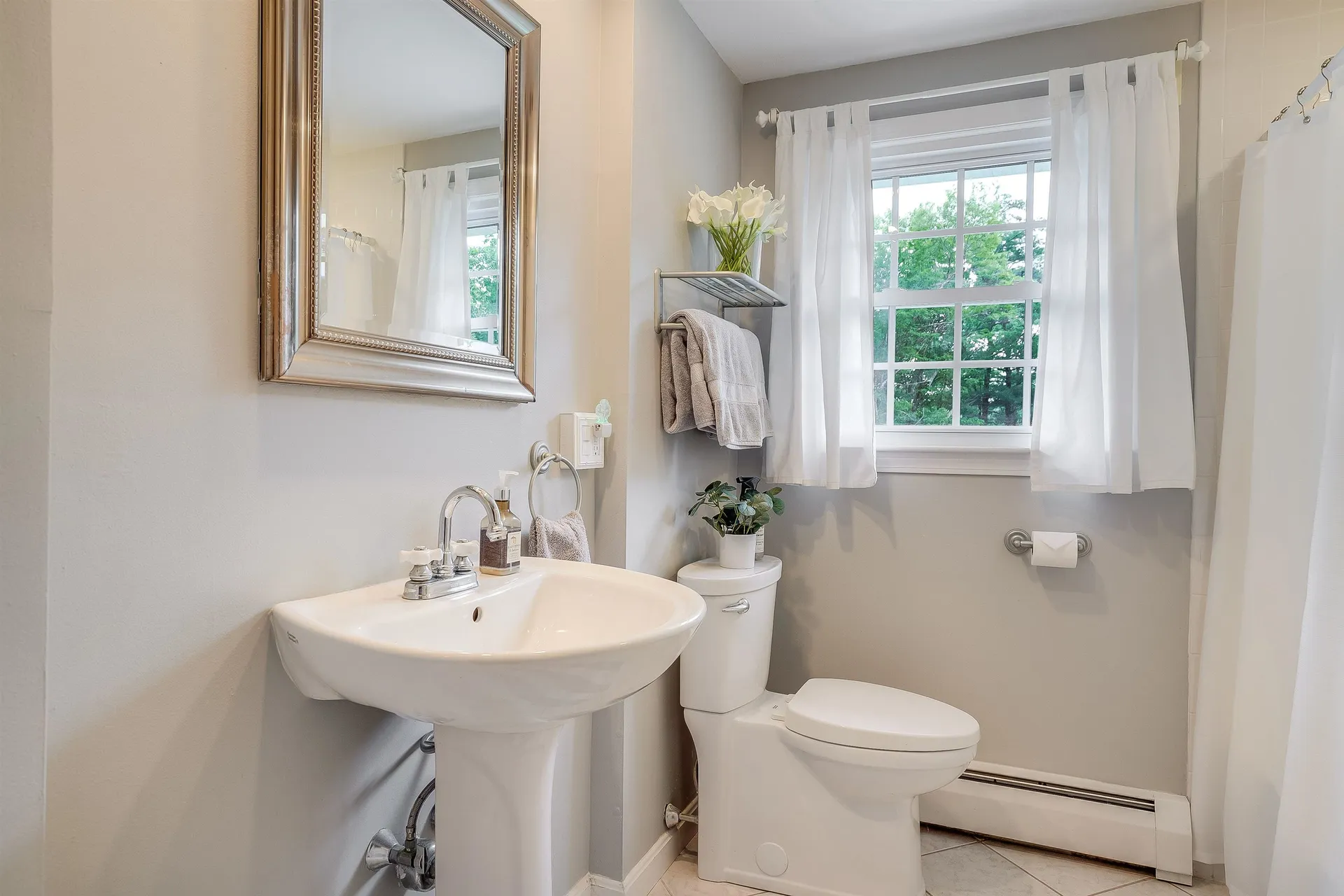 17 Thoreau Drive Nashua NH 03062-2452