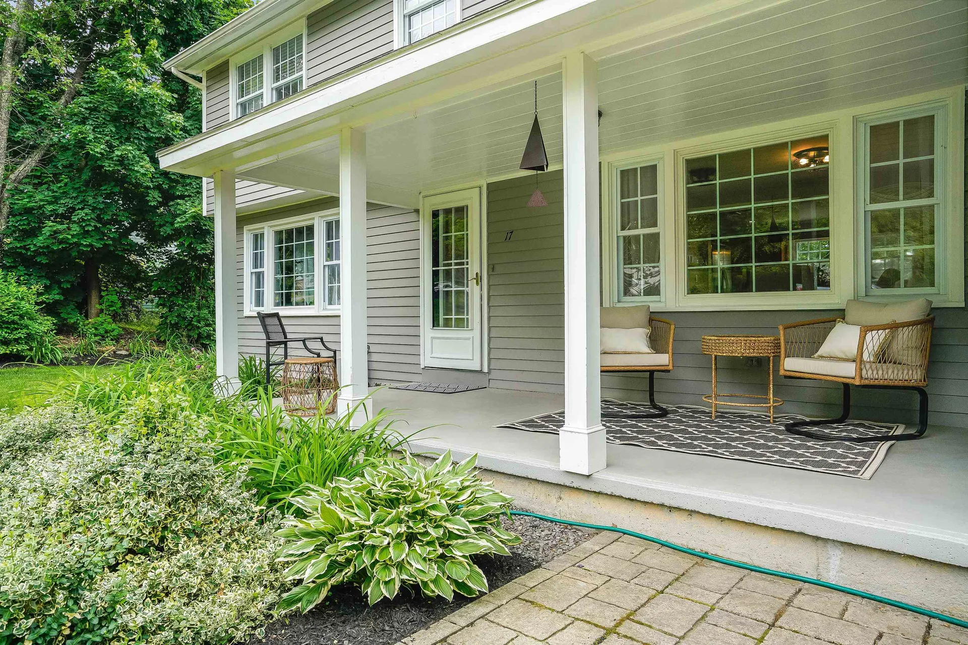 17 Thoreau Drive Nashua NH 03062-2452