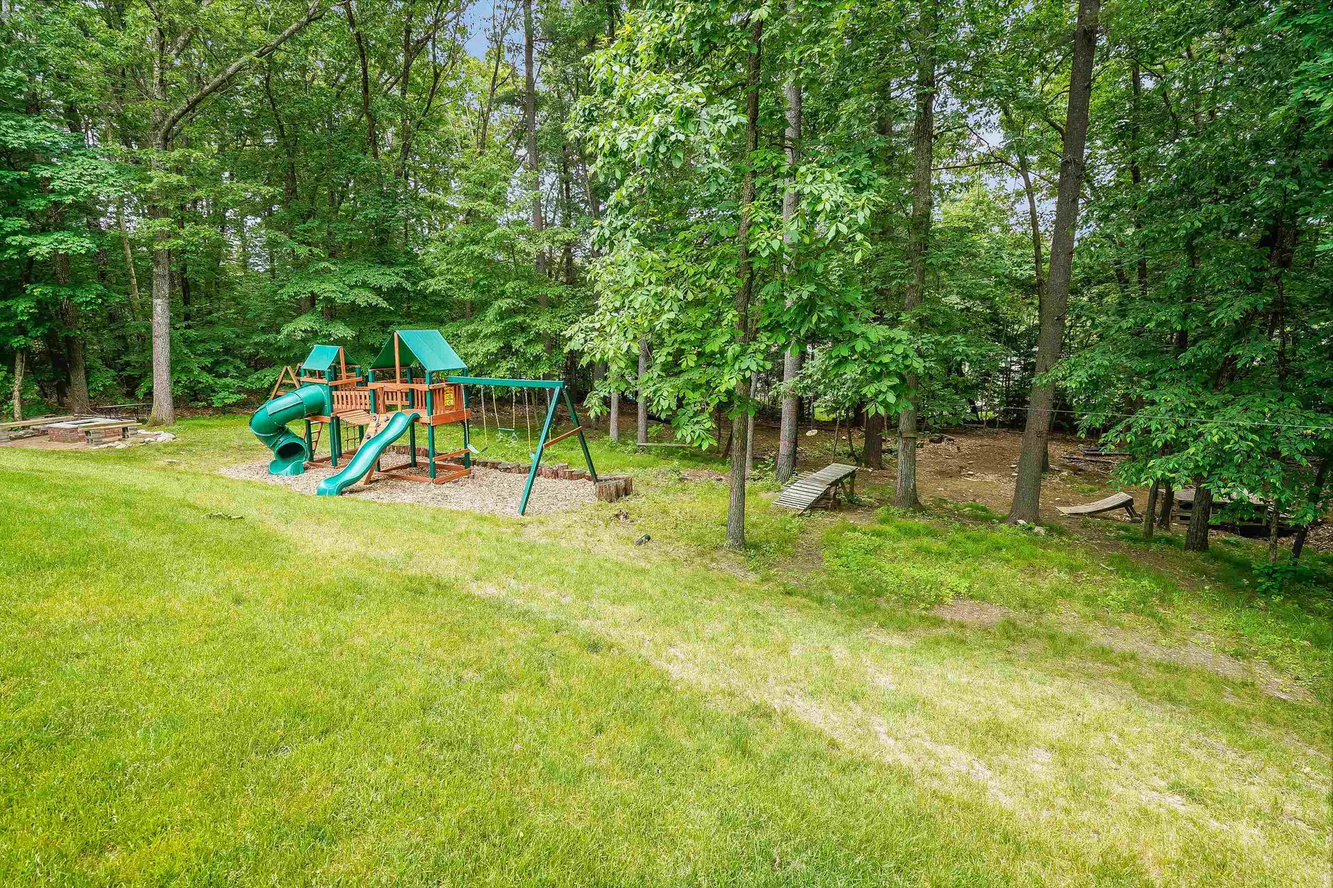 17 Thoreau Drive Nashua NH 03062-2452