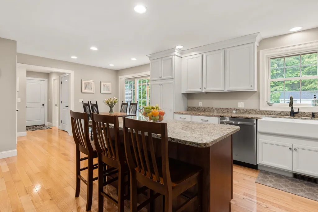 39 Post Road North Hampton NH 03862