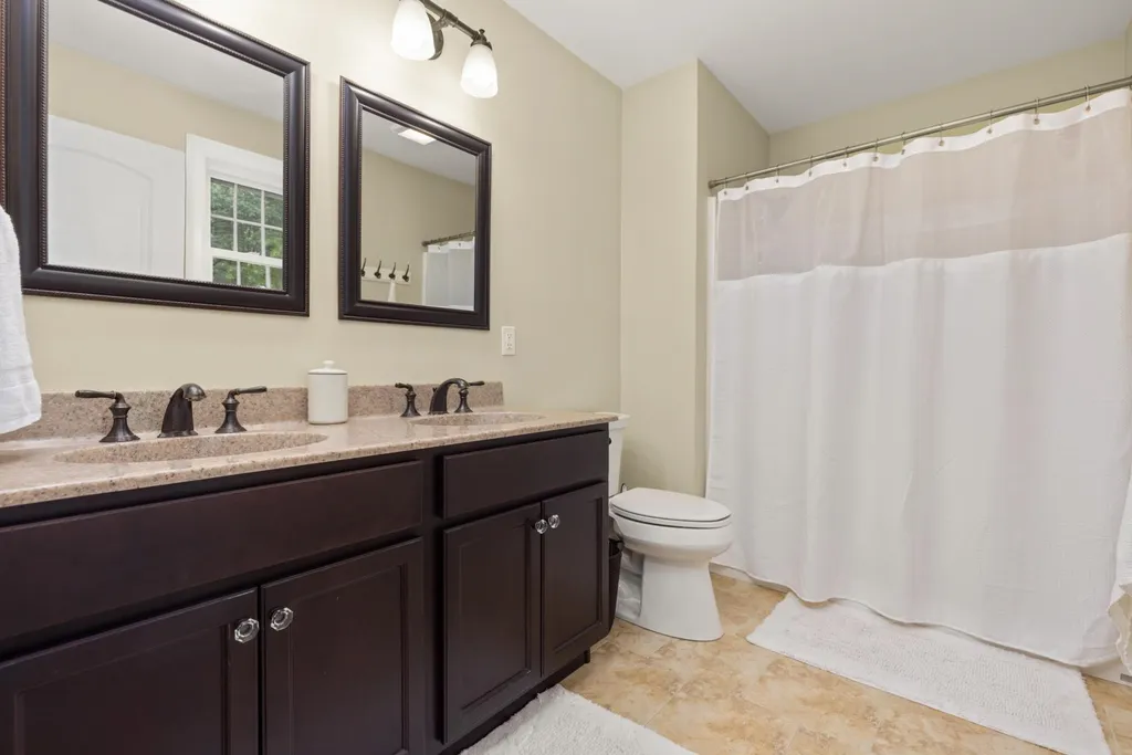 39 Post Road North Hampton NH 03862