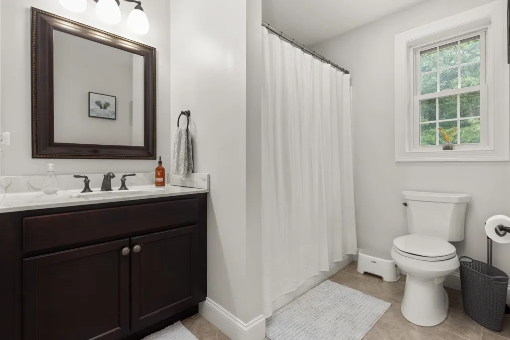 39 Post Road North Hampton NH 03862