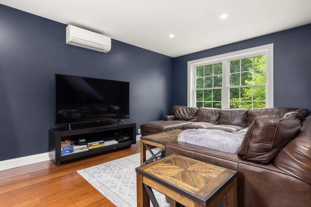 39 Post Road North Hampton NH 03862