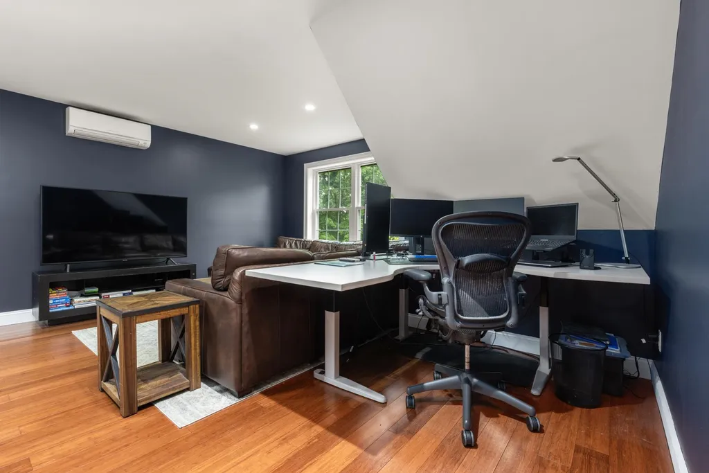 39 Post Road North Hampton NH 03862