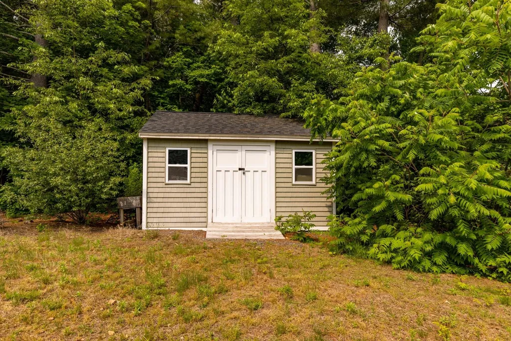 39 Post Road North Hampton NH 03862