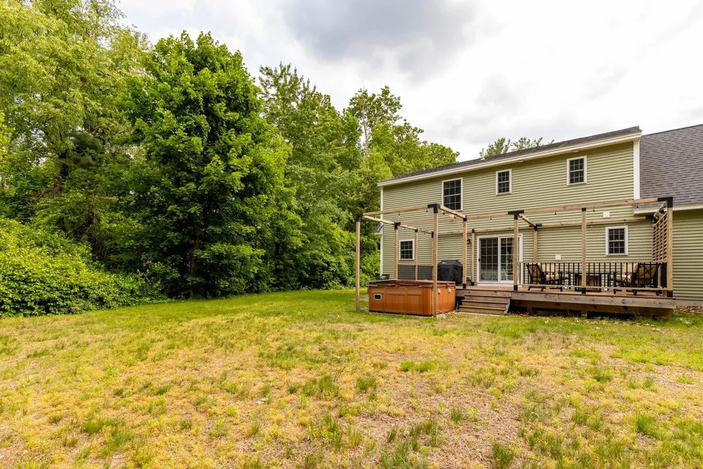 39 Post Road North Hampton NH 03862