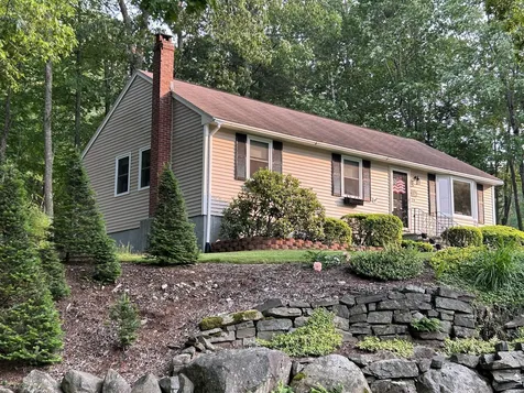 1 Adams Way Raymond NH 03077