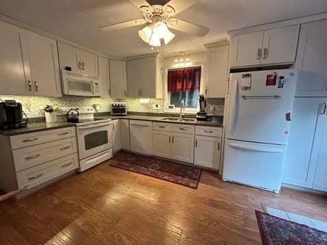 1 Adams Way Raymond NH 03077
