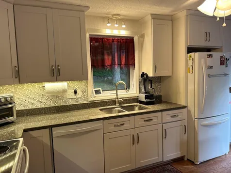 1 Adams Way Raymond NH 03077