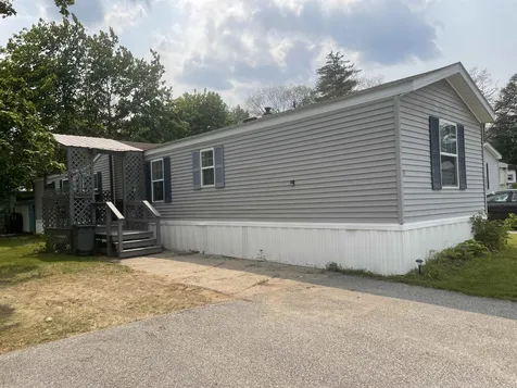 11 Easy Street Holderness NH 03245