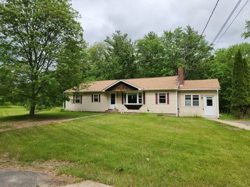 437 Chester Road Auburn NH 03032