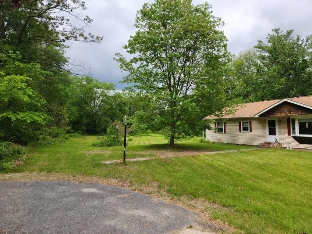 437 Chester Road Auburn NH 03032