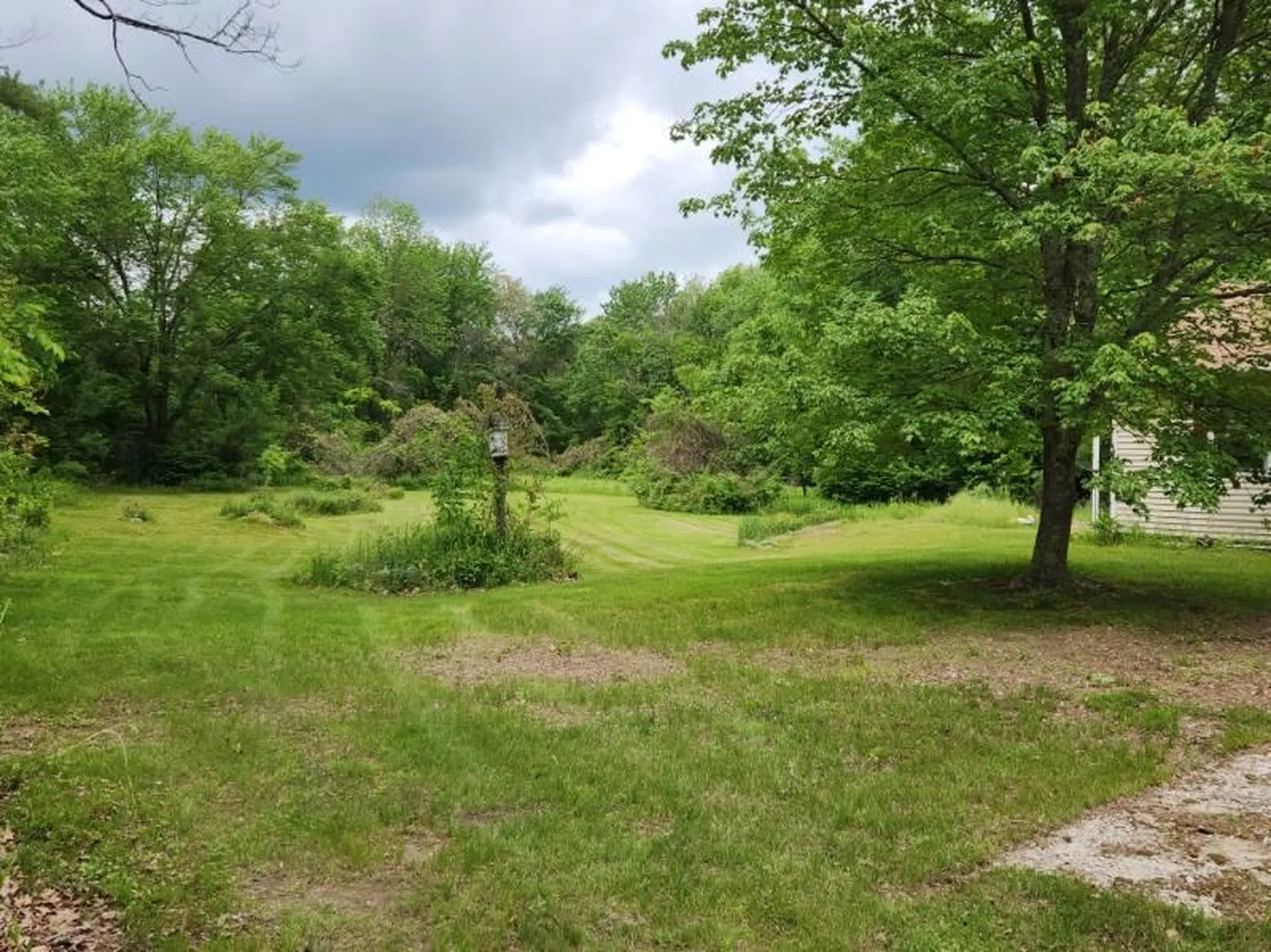 437 Chester Road Auburn NH 03032