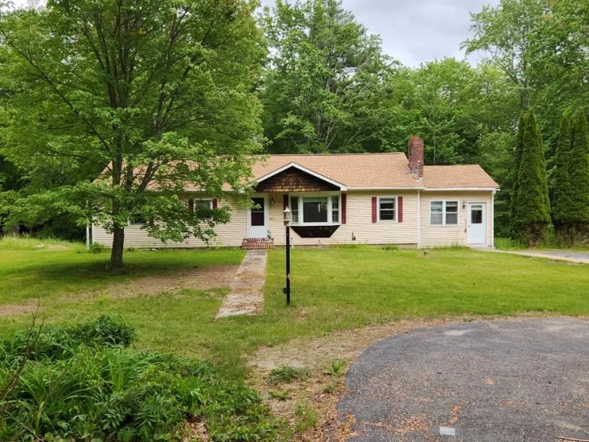 437 Chester Road Auburn NH 03032