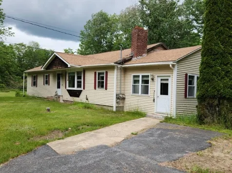 437 Chester Road Auburn NH 03032