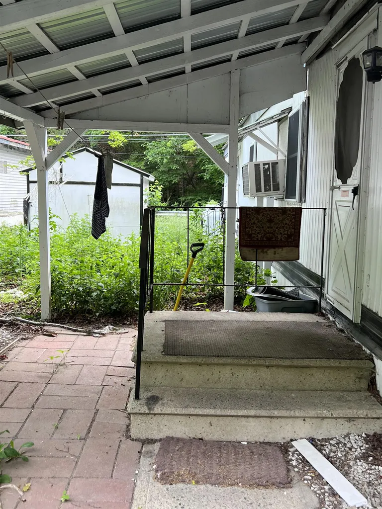 11 Crescent Drive Brattleboro VT 05301