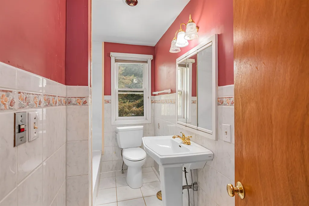 957 Pine Street Burlington VT 05401