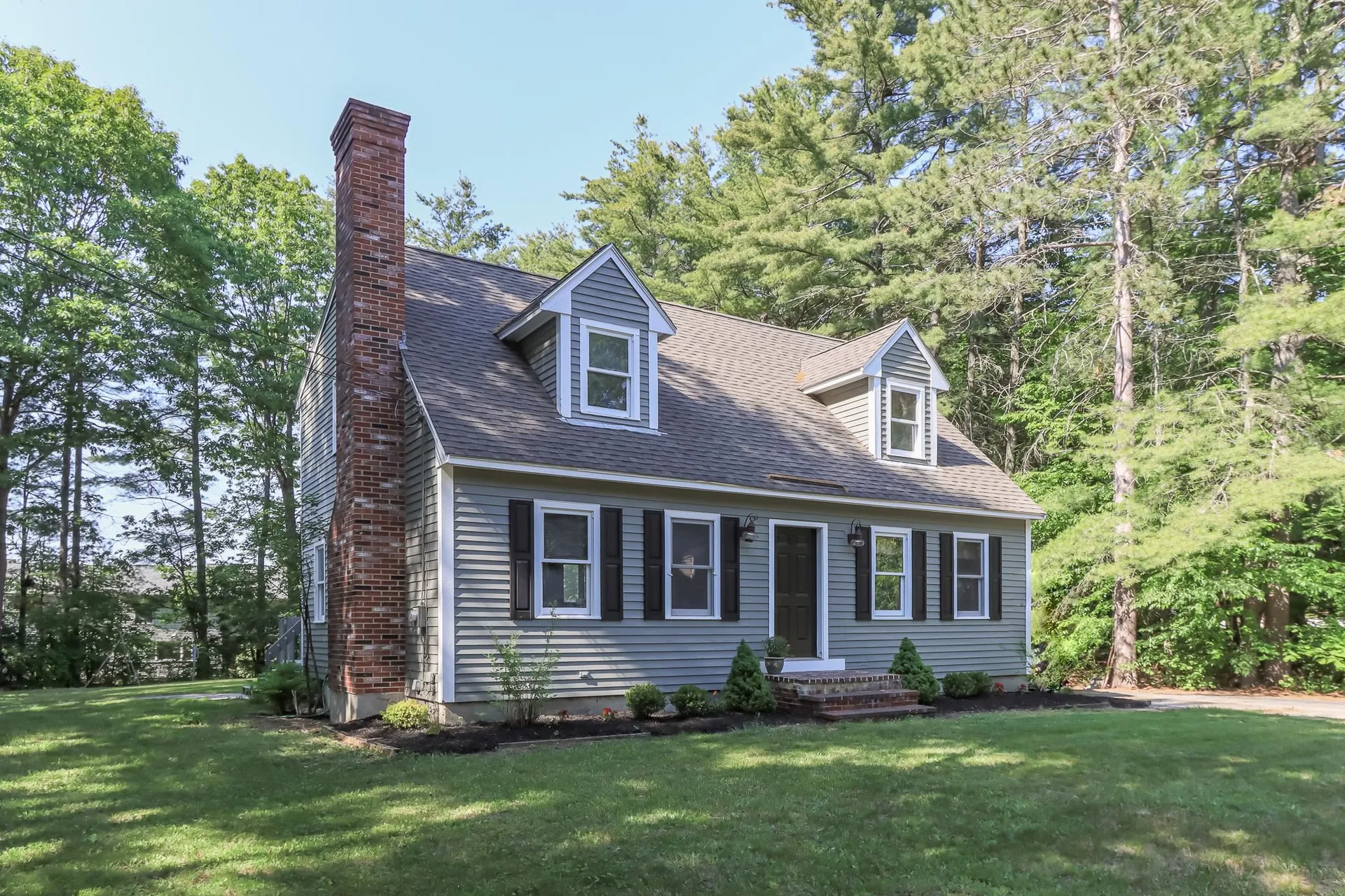 34 Schanda Drive Newmarket NH 03857-2189