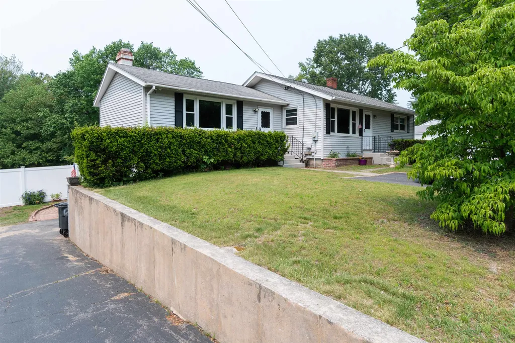 631 Cohas Avenue Manchester NH 03109