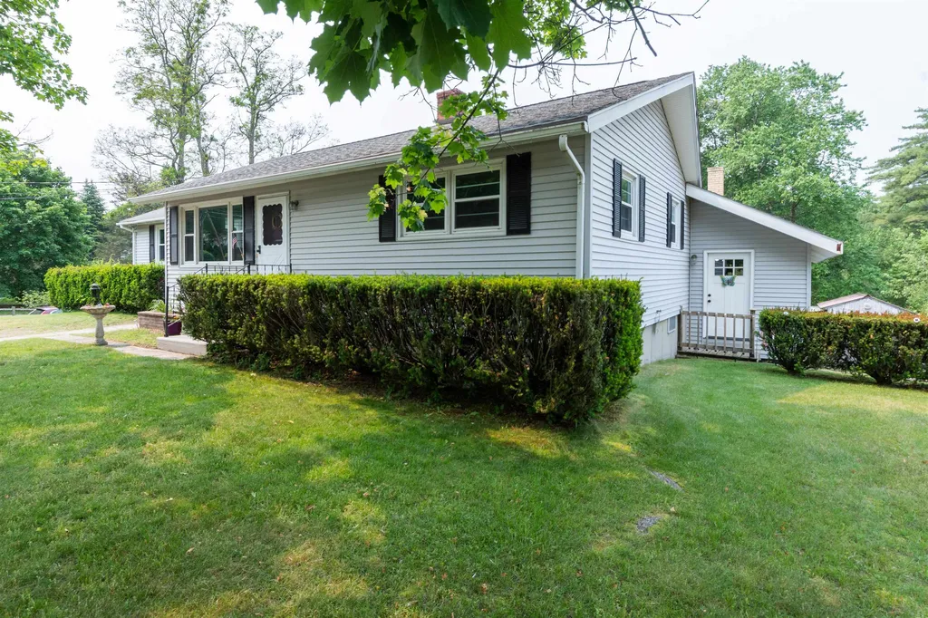 631 Cohas Avenue Manchester NH 03109