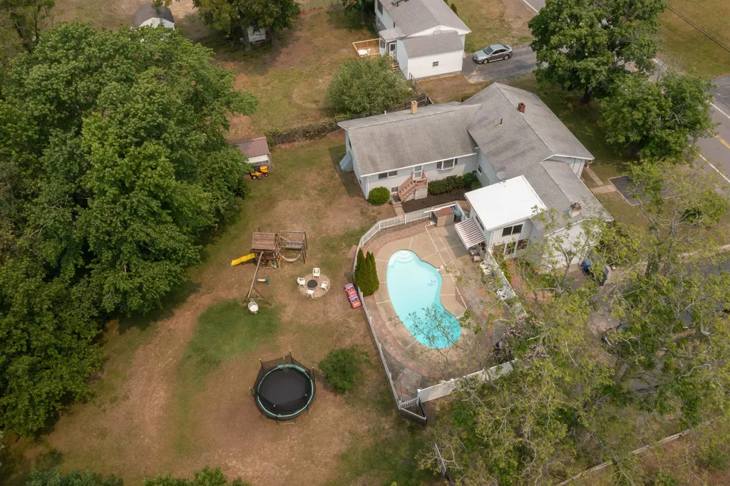 631 Cohas Avenue Manchester NH 03109