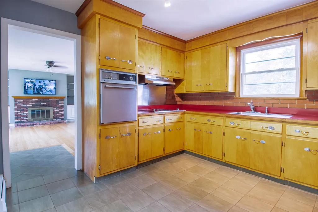 631 Cohas Avenue Manchester NH 03109