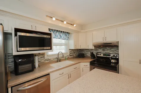 24 Hayden Street Nashua NH 03060