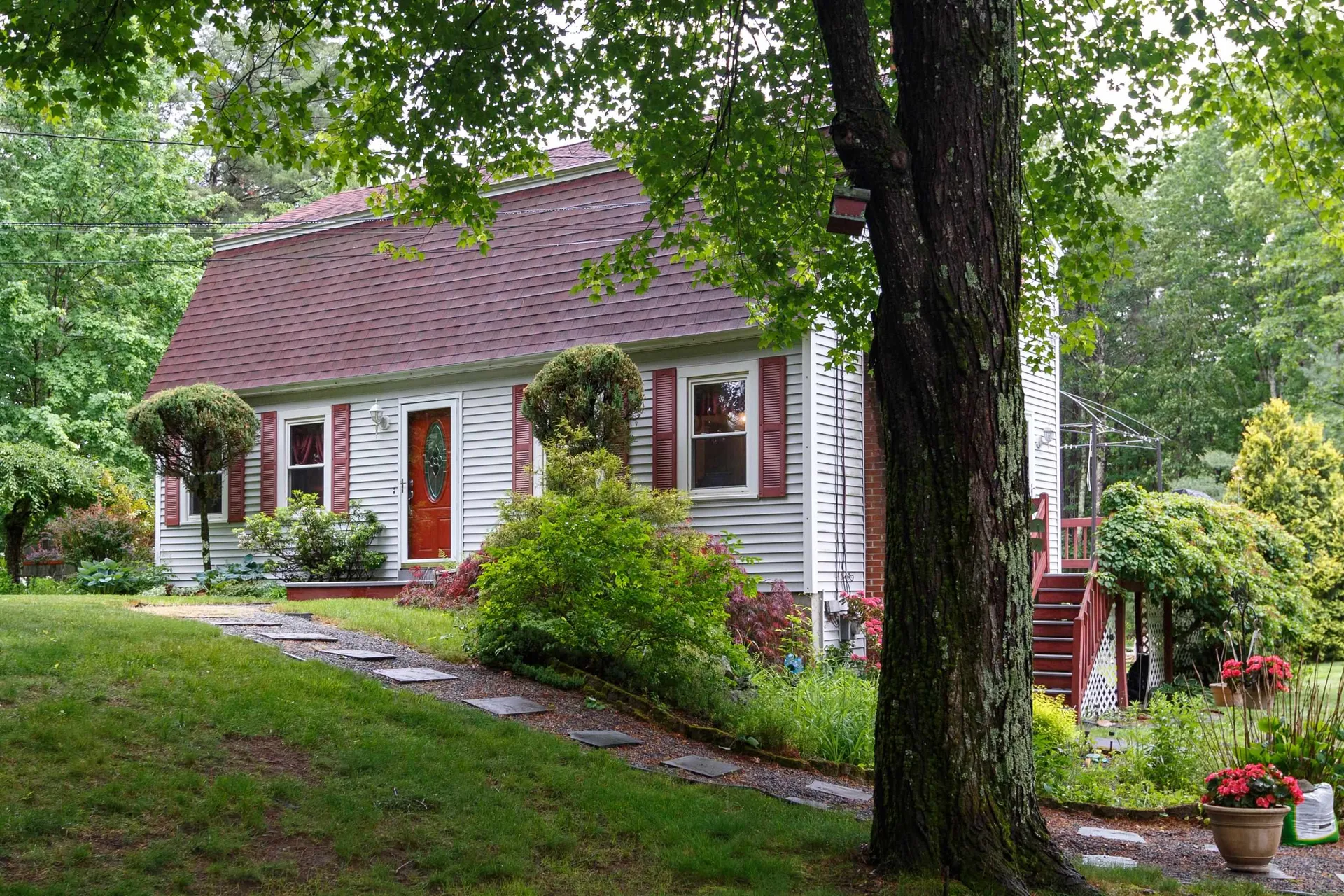 17 Drew Road Derry NH 03038