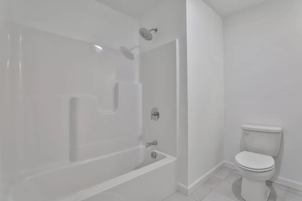 18 Forestedge Way Manchester NH 03102