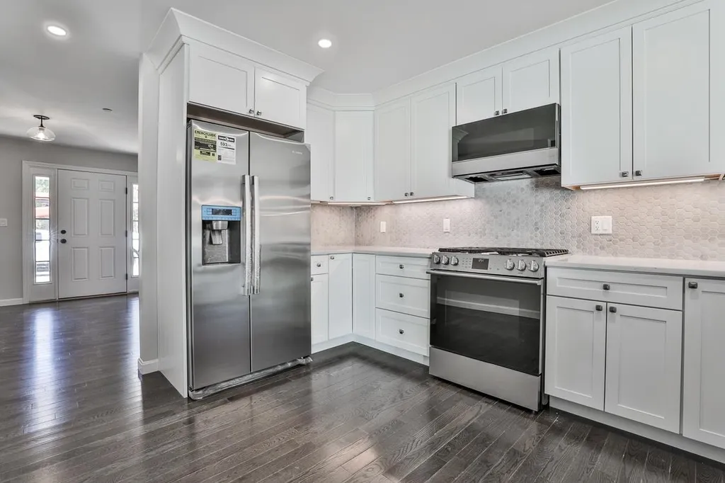 18 Forestedge Way Manchester NH 03102