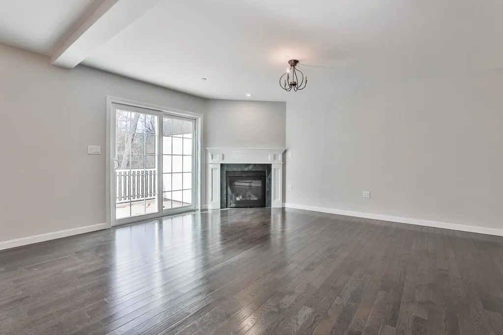 18 Forestedge Way Manchester NH 03102