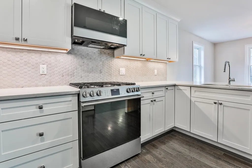 18 Forestedge Way Manchester NH 03102