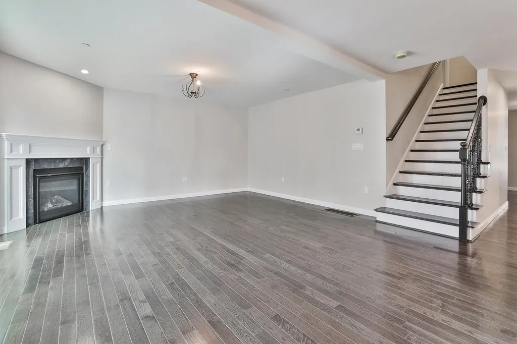 18 Forestedge Way Manchester NH 03102