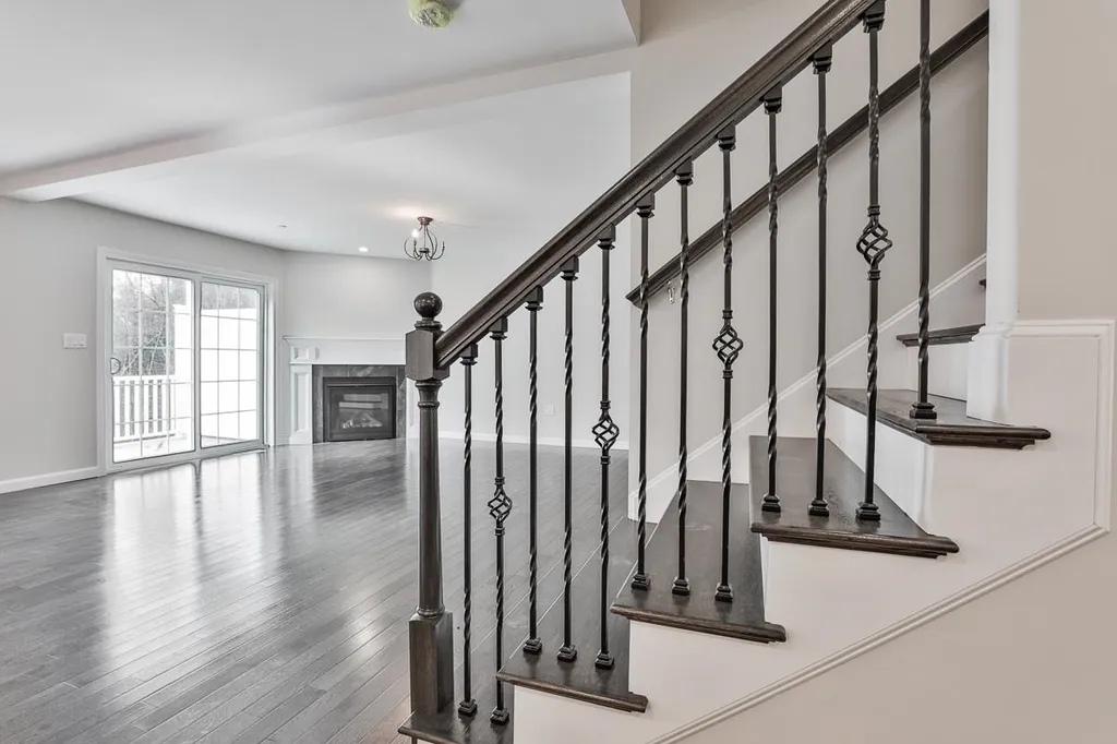 18 Forestedge Way Manchester NH 03102