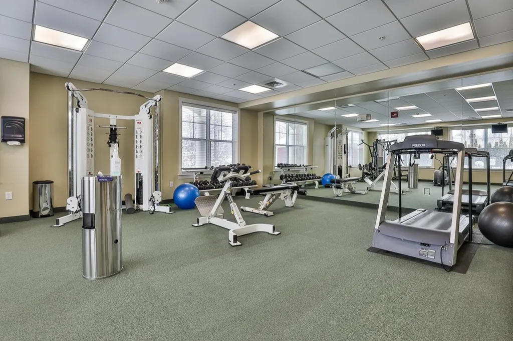 18 Forestedge Way Manchester NH 03102