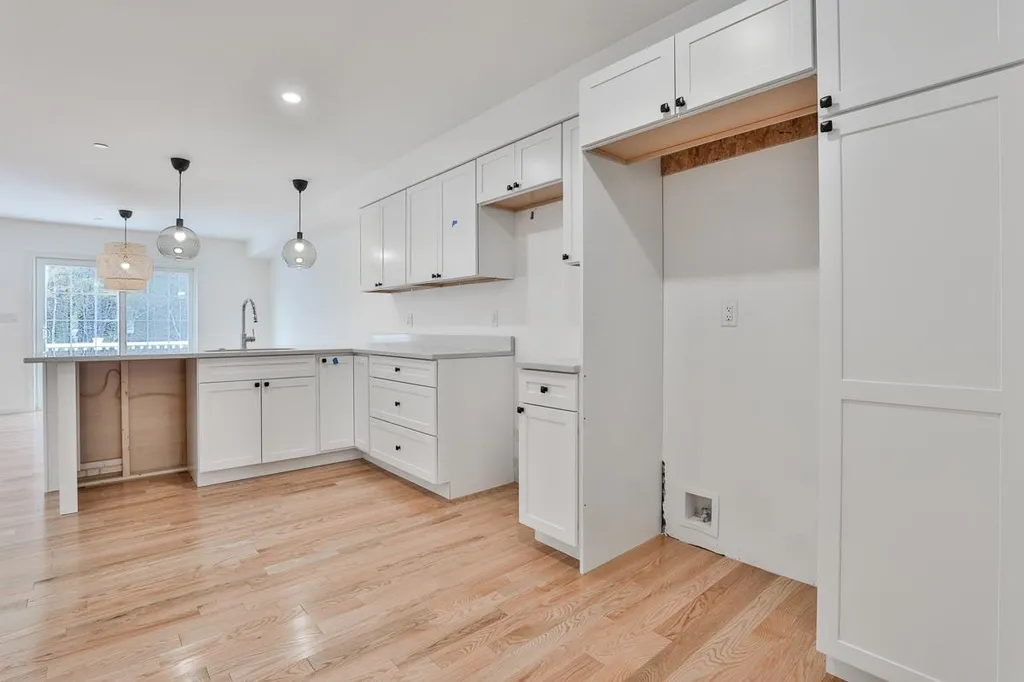 18 Forestedge Way Manchester NH 03102