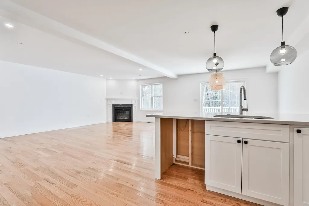 18 Forestedge Way Manchester NH 03102