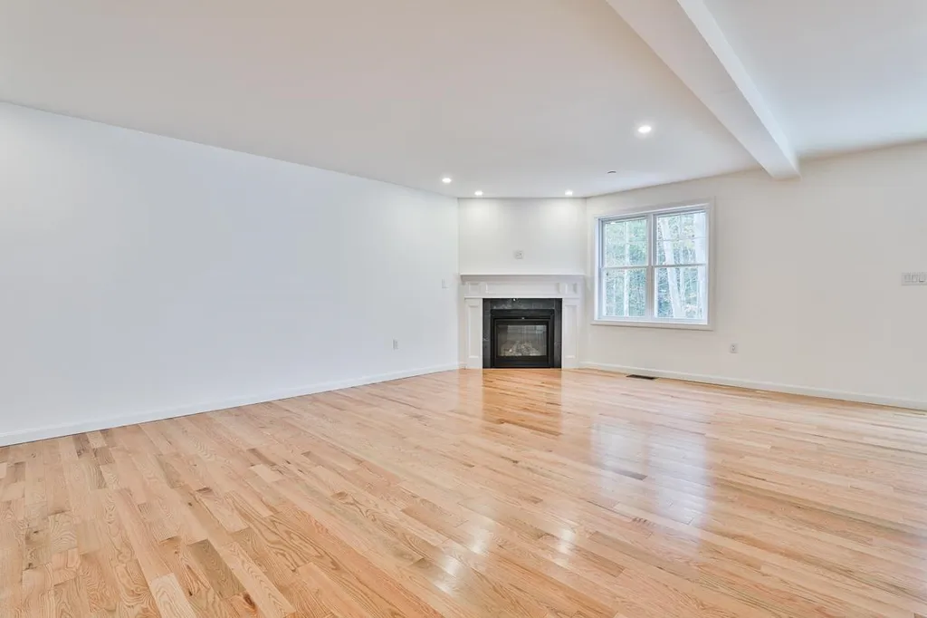 18 Forestedge Way Manchester NH 03102