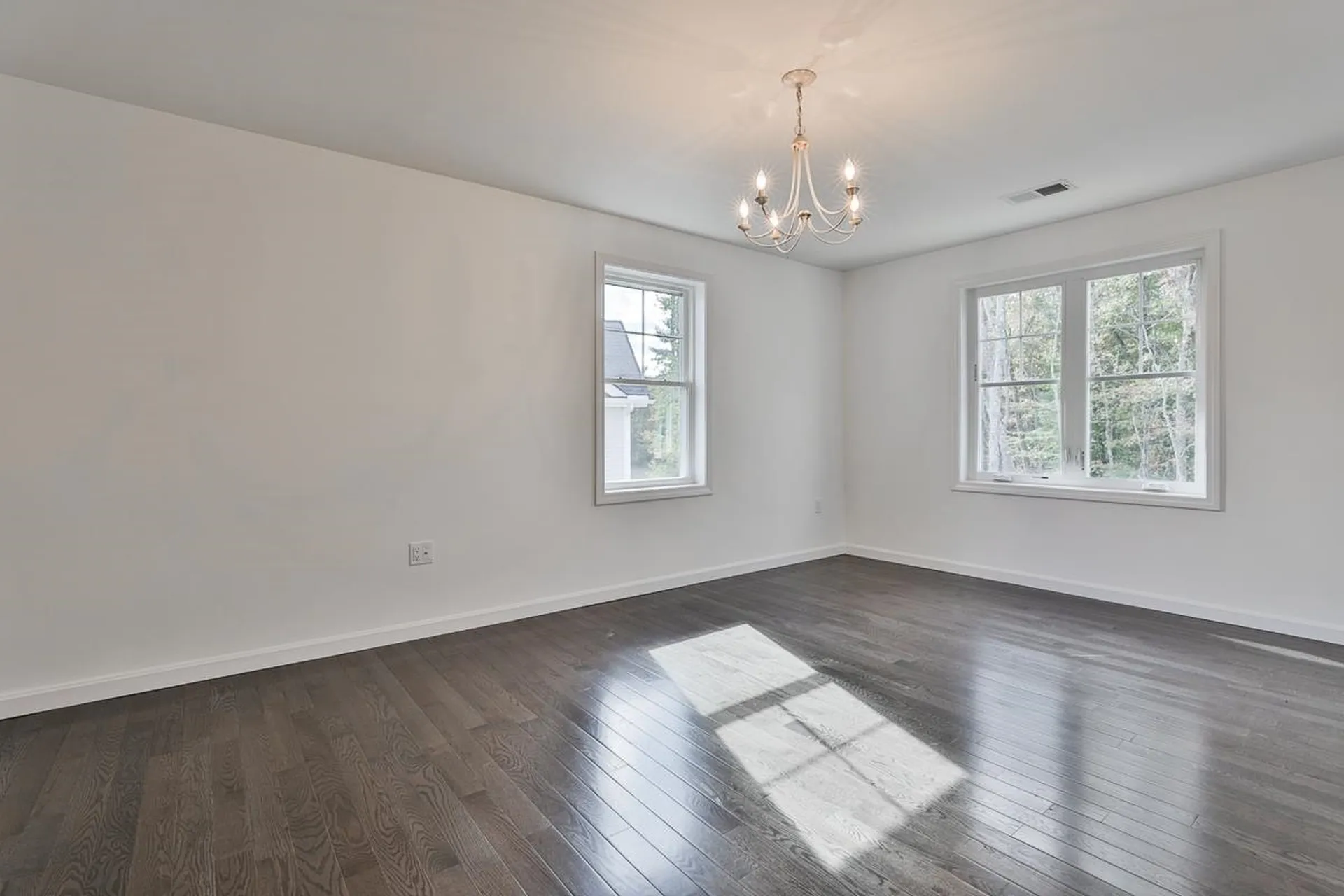 18 Forestedge Way Manchester NH 03102