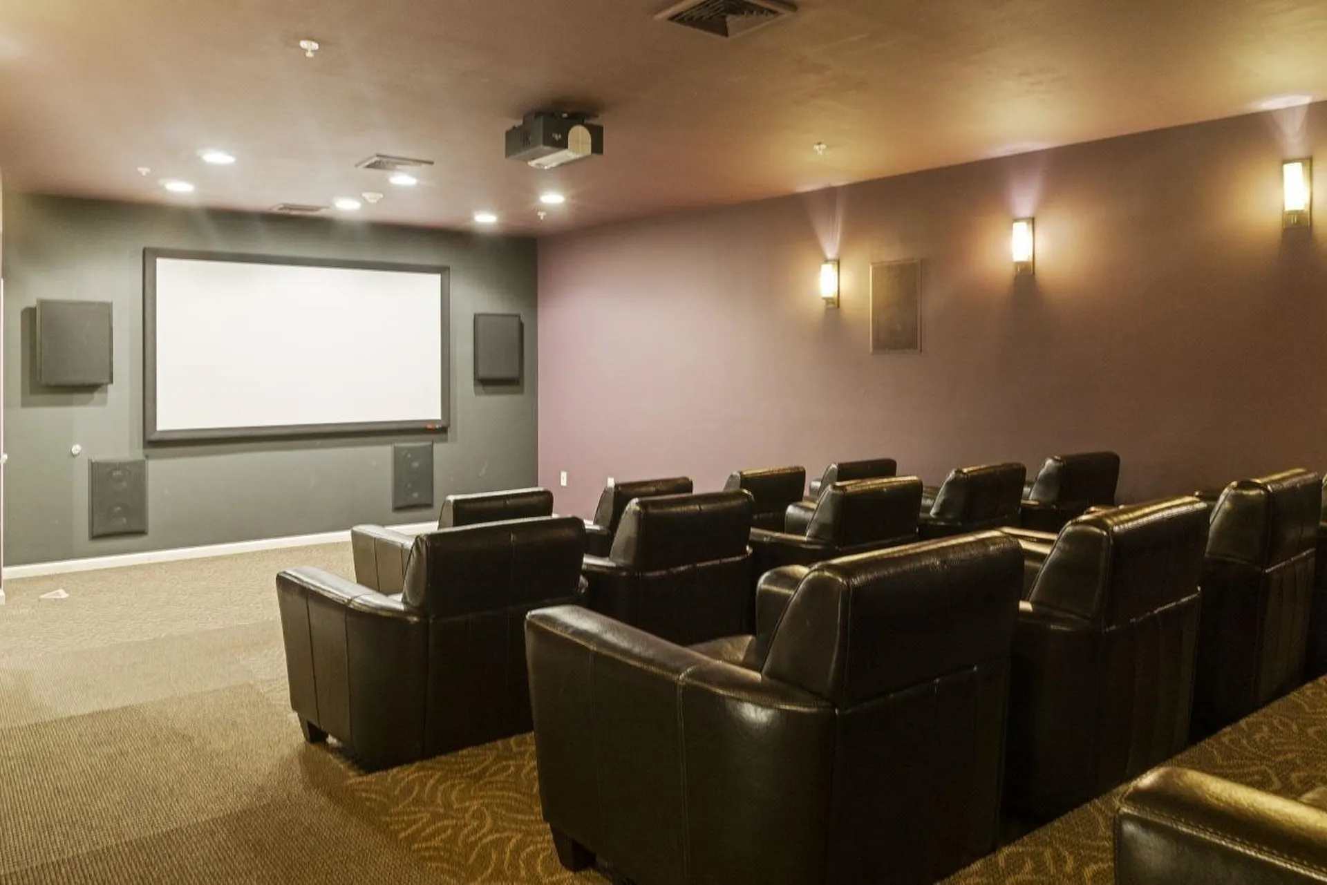 18 Forestedge Way Manchester NH 03102