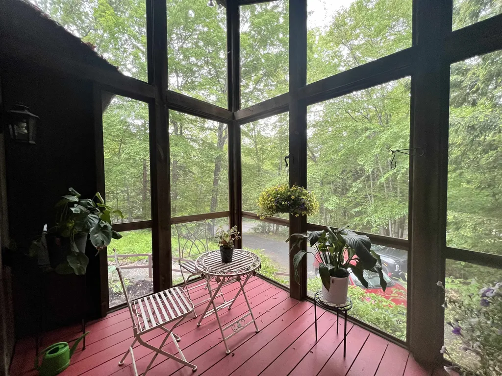4 Hickory Overlook Enfield NH 03748