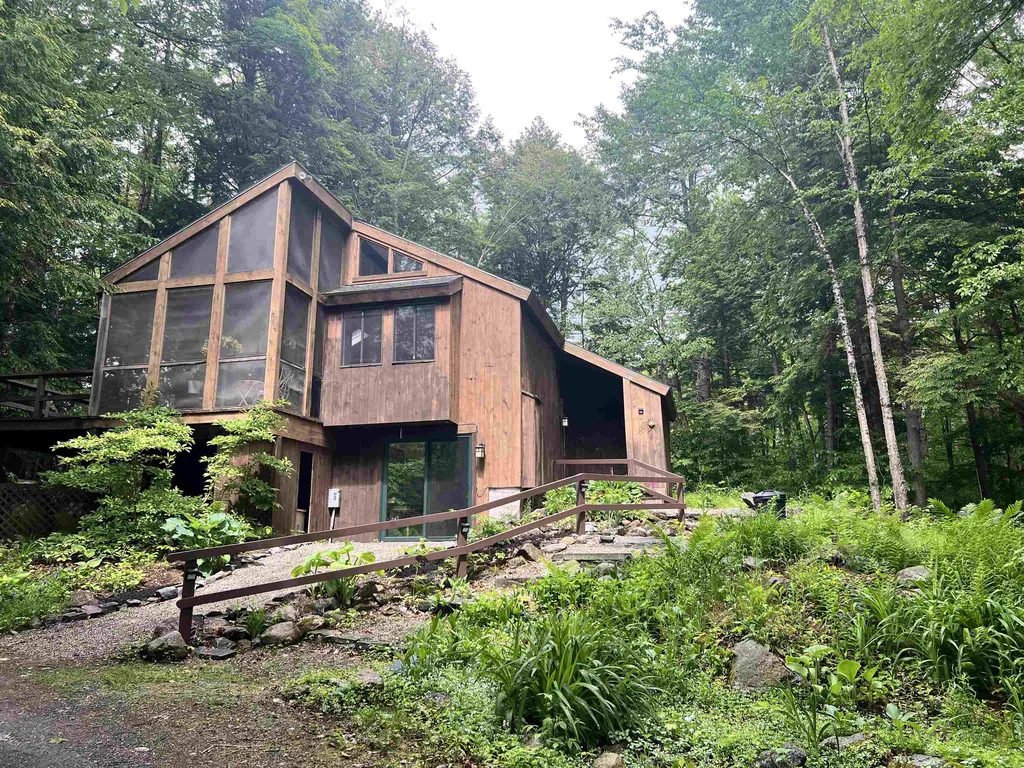 4 Hickory Overlook Enfield NH 03748