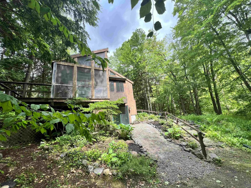 4 Hickory Overlook Enfield NH 03748