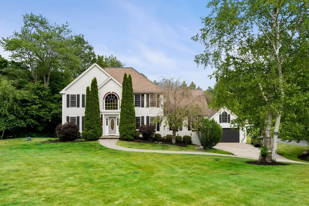 14 Longview Circle Pelham NH 03076